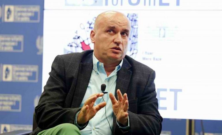 IRONIA/ Mero Baze: Ilir, të vetmit që parandjejnë tërmetet janë minjtë. Tani ose je mi i veçantë, ose i çmendur