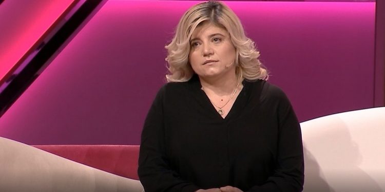 HISTORIA/ Qëndroi 1 vit në spital, nëna vdes me kokën mënjanë dhe e djegur nga malli për të birin