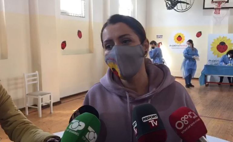 REFUZIMI I MJEKËVE PËR VAKSINËN/ Manastirliu: S’është në përqindje alarmante! Mund ta bëjnë në një moment të dytë