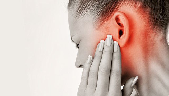 COVID-19 ULI DËGJIMIN? Mjekja: Përdorimi i maskës nuk ndikon në rënien e dëgjimit, por tregon…