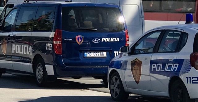 VJEDHJE E TË DEHUR NË TIMON/ 3 persona përfundojnë në prangat e policisë