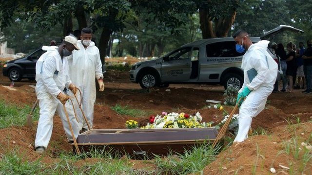 PËRKEQËSOHET SITUATA E COVID-19 NË BRAZIL/ Vendi numëron mbi 2 mijë vdekje në ditë