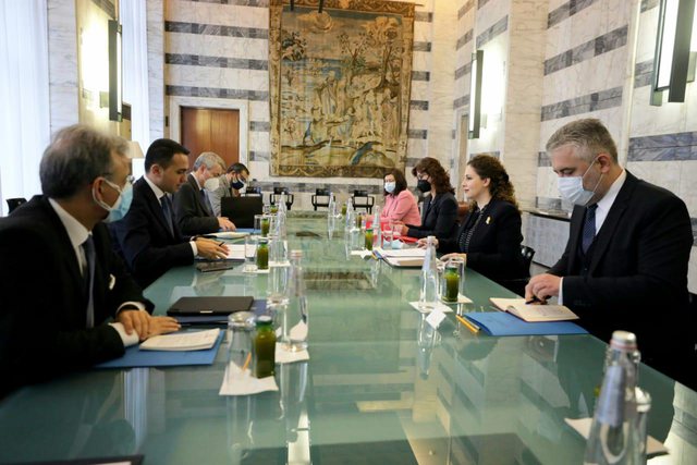 LAJM POZITIV/ Arrihet marrëveshja, Italia njeh patentat shqiptare (VIDEO)
