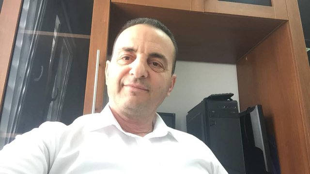 “MË ZGJATI VETËM 2 DITË…”/ Mjeku shqiptar: E munda COVID duke pirë 6 litra ujë në ditë