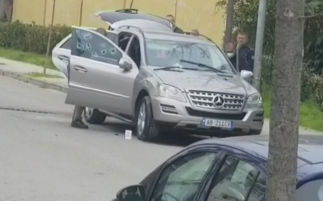 EKZEKUTIMI I EDMOND KOÇIT AFËR BANESËS SË PRINDËRVE/ 20 të shoqëruar në polici (DETAJET)