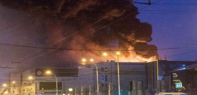 ZJARRI NË QENDRËN TREGTARE/ Dalin pamjet nga shpërthimi i fuqishëm që terrorizoi banorët e Tiranës (VIDEO)