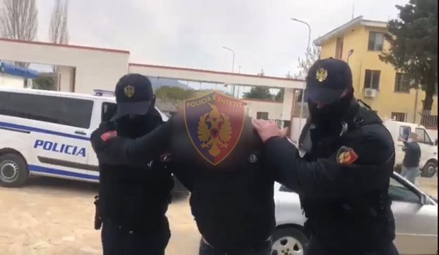 OPERACIONI I POLICISË NË ELBASAN/ Ky është Ardi Çekani që u arrestua në banesën e Ardian Çapjas
