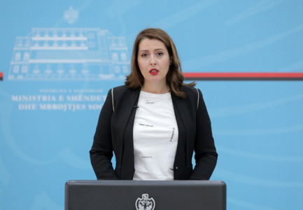 VAKSINA RUSE DHE KINEZE NË SHQIPËRI? Ja çfarë thotë Manastirliu: Po negociojmë për…