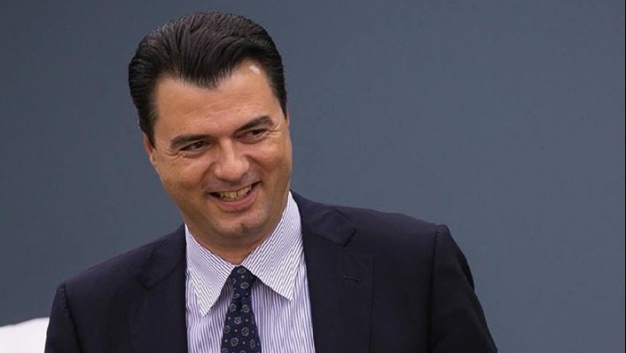 ÇUDIT Basha, e bën si faqet e memeve: Nëse doni ndryshimin në Shqipëri, shkruani “ndryshim në koment