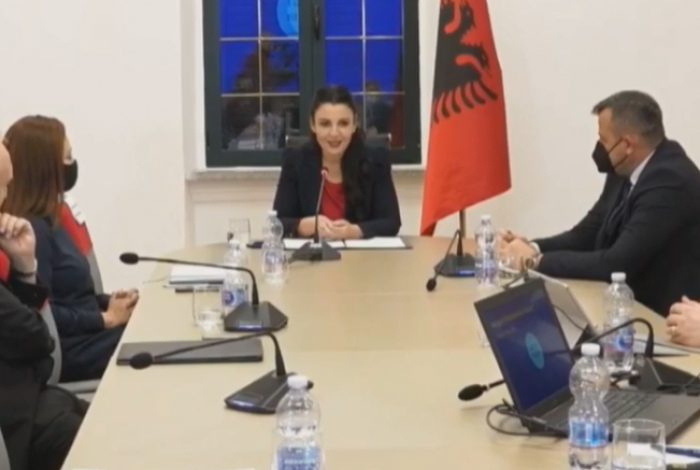 PREMTIMI/ Balluku: Në 18 prill do të kryhet fluturimi i parë nga aeroporti i Kukësit