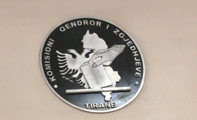 ZGJEDHJET E 25 PRILL/ Ja si duken modelet e fletëve të votimit që po diskutohen