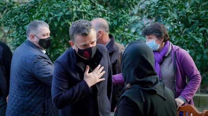 25 PRILLI/ Balla nga Elbasani: Basha i bën premtimet sikur janë karamele