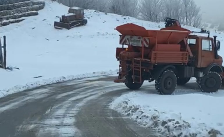 RRESHJE DËBORE NË VERI TË VENDIT/ Ja si paraitet situata e rrugëve në Qarkun e Kukësit (PAMJET)
