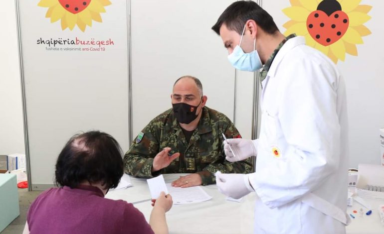 SITUATA E COVID-19/ Infermierët e FA angazhohen në vaksinimin masiv të popullsisë