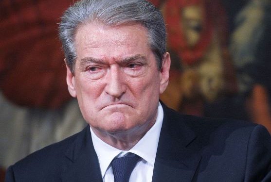 PSE BERISHA NUK E DO VAKSINIMIN? Ish-kryeministri e shikon çdo vaksinim si votë pro Ramës