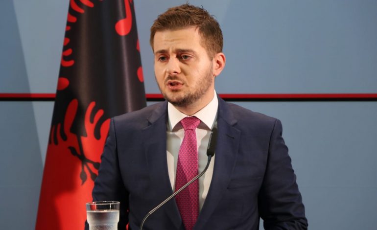 E TRISHTË/ Babai i ish-ministrit në gjendje të rëndë nga COVID-19, Gent Cakaj bën thirrje për ndihmë