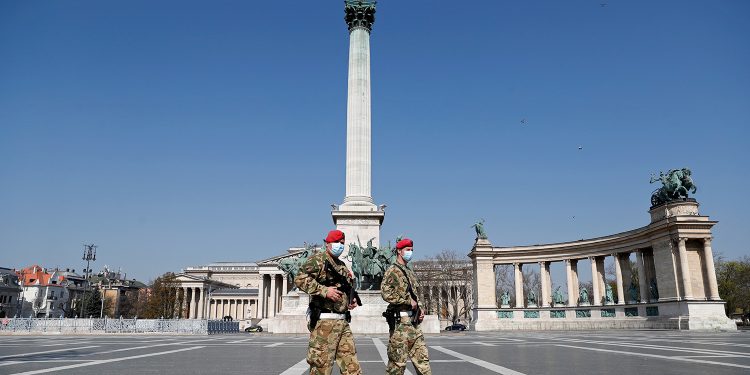 PANDEMIA/ Hungaria merr dërgesën e parë të vaksinës kineze prej 550 mijë dozash