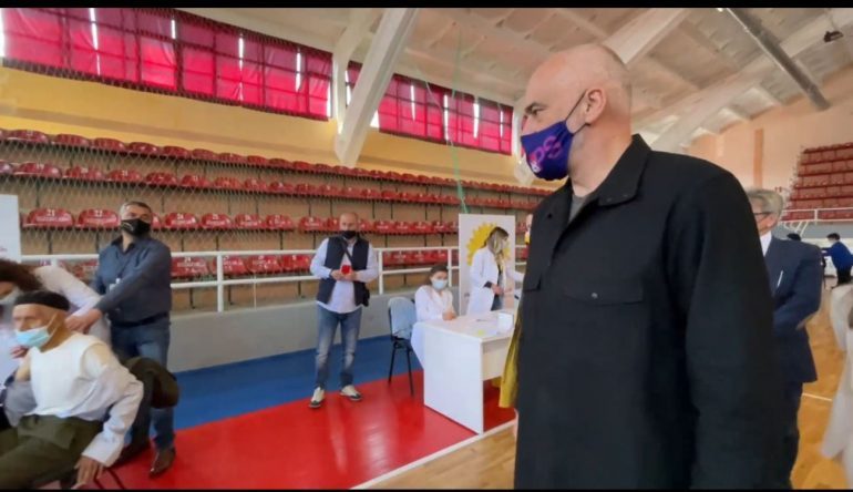 VAKSINIMI I TË MOSHUARVE MBI 70-VJEÇ/ Rama: Procesi vazhdon me ritëm të shpejtë, të “zhdukim” Covid-in