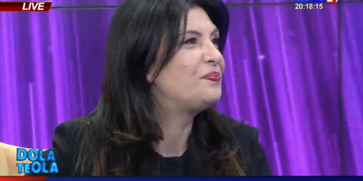 RRËFEN BETEJËN ME COVID/ Jozefina Topalli: Fatkeqësisht nëna ime nuk mundi…