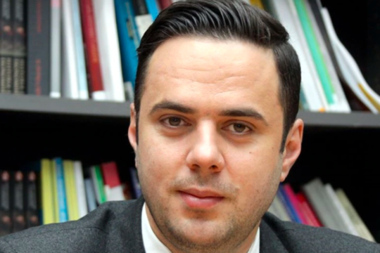 PROFIL/ Kush është i riu që u zgjodh në krye të LDK, pas ikjes së “plakut” Mustafa