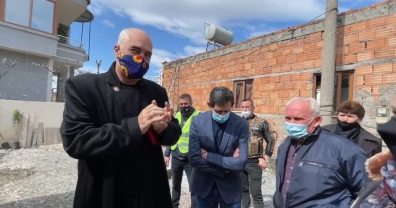RINDËRTIMI NË KAMËZ/ Rama: Na i bëni hallall se keni kaluar kohë të vështira. Duan kohën e vet…