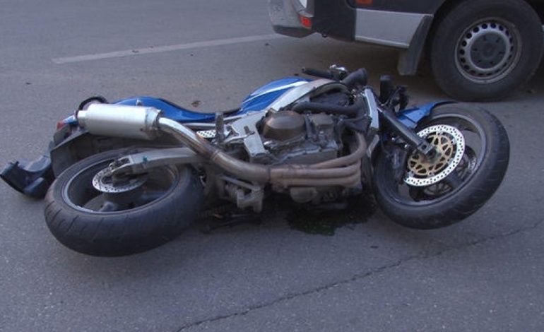 AKSIDENT TRAGJIK NË DURRËS/ “Benz”-i përplas motoçikletën, humb jetën drejtuesi