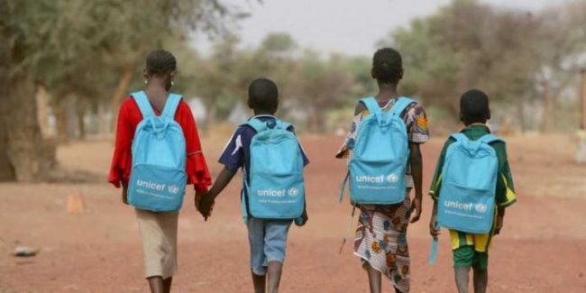 SITUATA E COVID-19/ UNICEF: Shkollat u mbyllën për një vit për 168 milionë fëmijë