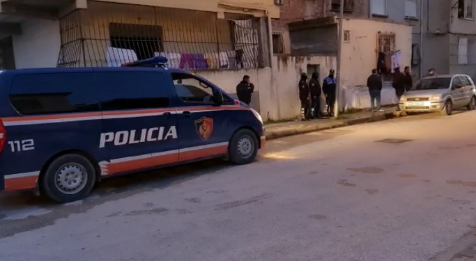 E RËNDË NË VLORË/ Digjet një banesë, humb jetën gruaja e paralizuar