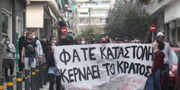 TË TJERA PROTESTA NË GREQI/ Qytetarët marshim në Athinë me pankarta… (FOTOT)
