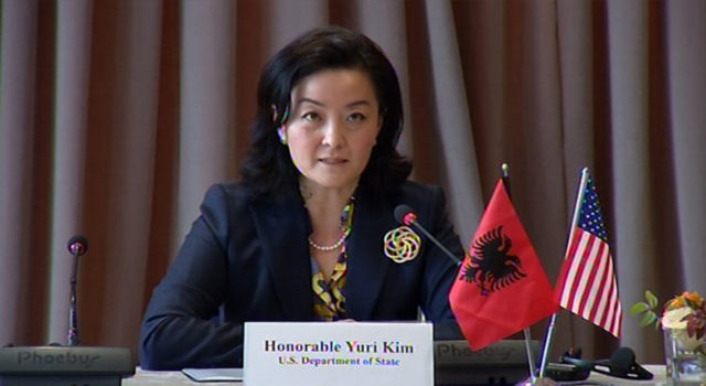 RAPORTI I SHBA/ Yuri Kim: Do të punojmë më shumë se kurrë me qeverinë dhe opozitën për të luftuar korrupsionin
