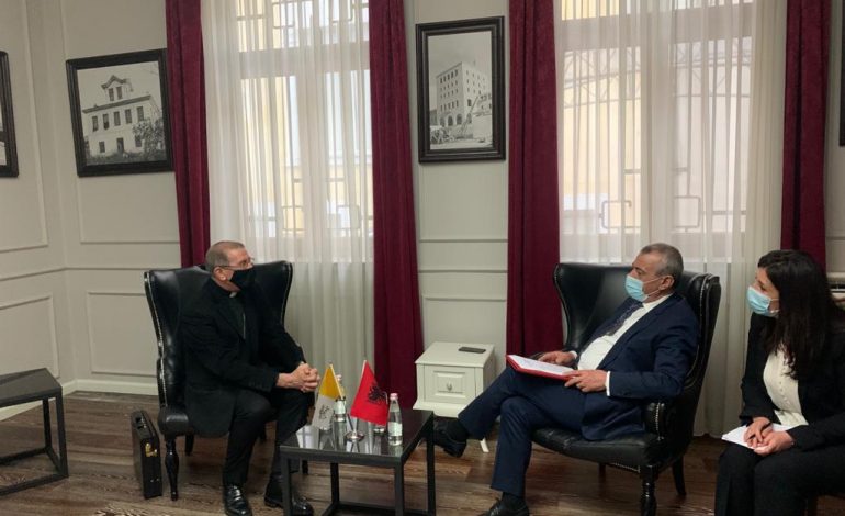 “NDËR DONATORËT ME RËNDËSI”/ Ruçi pret ambasadorin e Japonisë: Forcim të bashkëpunimit mes dy vendeve