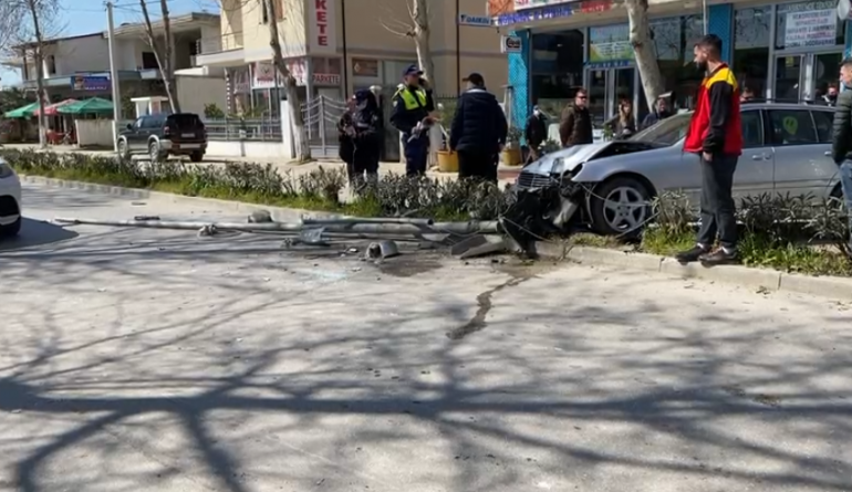 AKSIDENT NË FIER/ Përplasen tre makina, bllokohet hyrja e qytetit (VIDEO)