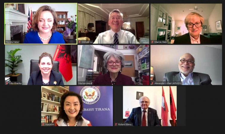“NA MBËSHTETËN GJATË TRANZICIONIT”/ Xhaçka bisedë virtuale me ambasadoren Kim dhe ish-diplomatët amerikanë në Tiranë