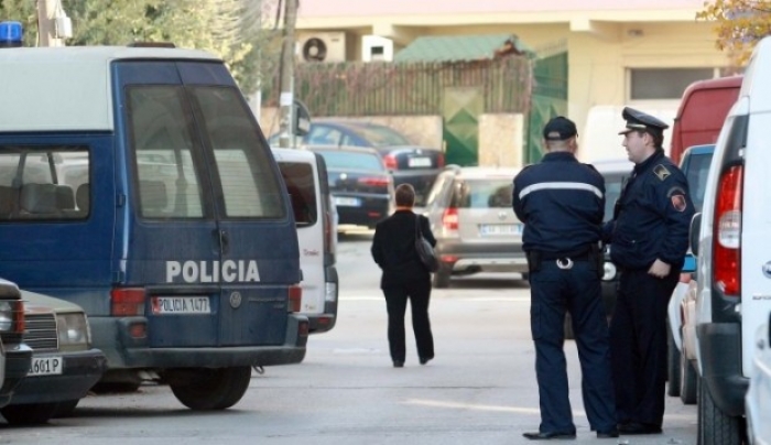 E FUNDIT/ Krim në familjen fierake, burri VRET me thikë bashkëshorten