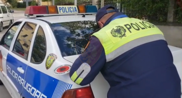 NUK RRESPEKTUAN MASAT ANTI-COVID/ Policia gjobit 863 persona brenda 24 orëve (VIDEO)