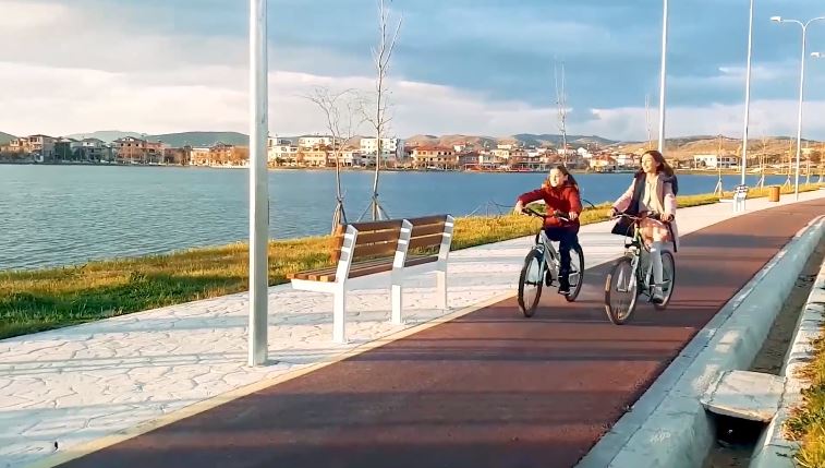 TRANSFORMIMI 3.4 MILIONË EURO NË BELSH/ Rama publikon VIDEON e veçantë: Nga ferr braktisjeje në destinacion turistik