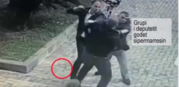 DEL VIDEO/ Momenti kur Luciano Boçi GODET me grushta Gjergj Lucen dhe i VJEDH telefonin (E VËRTETA)