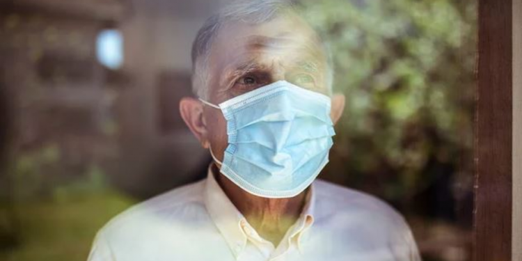 RREZIKU NGA RIINFEKTIMI/ Epidemiologu: Është shumë i vogël. Ata që kanë kaluar COVID mund të marrin…