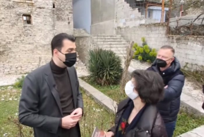 NUK NDALET ME GAFAT/ Basha në Gjirokastër ngatërron vendin ku ka lindur Musine Kokalari, ja kush e KORRIGJON