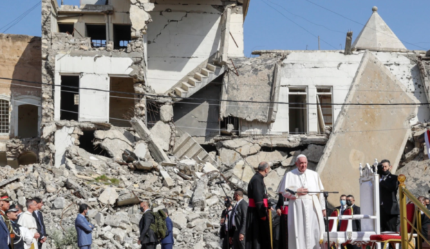 U SHKATËRRUAN NGA SHTETI ISLAMIK/ Papa Françesku u bën thirrje të krishterëve të falin, e të rindërtojnë vendin në Irak