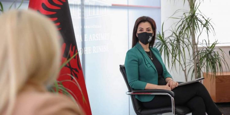 VAKSINIMI KUNDËR COVID-19/ Kushi: Ja sa mësues kanë marrë dozën e parë