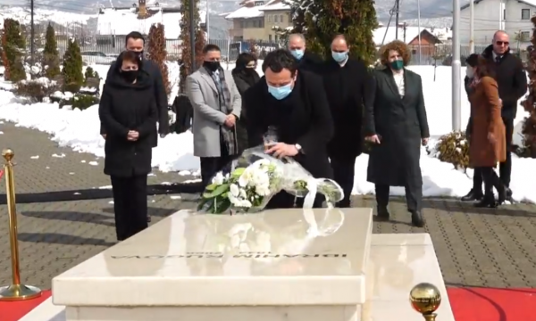 HOMAZH TE VARRI I IBRAHIM RRUGOVËS/ Kurti: Sapo të zëvendësohen deputetët…