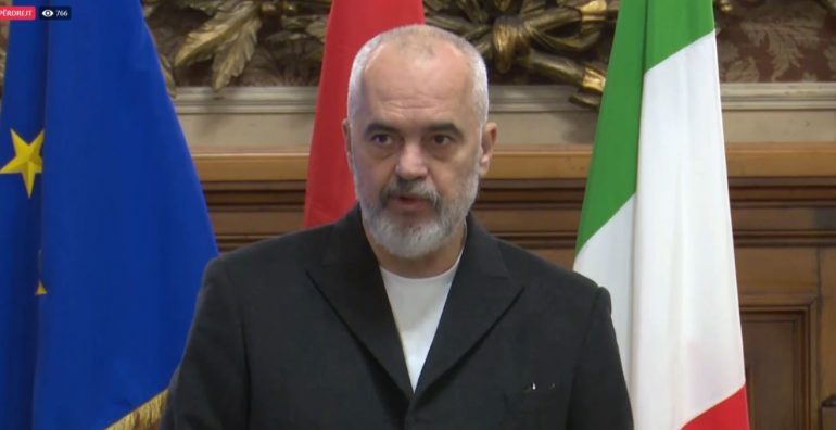 KRYEBASHKIAKU I BARIT E PRET ME DHURATË/ Rama: S’ka më kufij fizik dhe as mendor, gjithmonë e më shumë italianë vijnë në Shqipëri