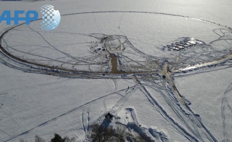 “MAGJIA” MBI LIQENIN E NGRIRË/ Një karusel prej akulli që tenton të thyejë rekordet botërore