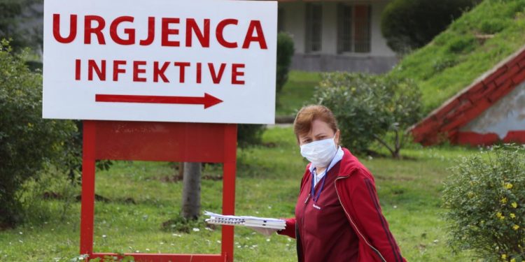 DALIN SHIFRAT E COVID/ 698 raste të reja dhe 12 humbje jete, ja sa të VAKSINUAR ka në 24 orët e fundit