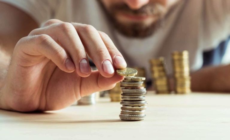 EUROSTAT/ Shqiptarët me fitimet më të ulëta mujore në Europë, gjysma e punonjësve marrin më pak se 302 euro