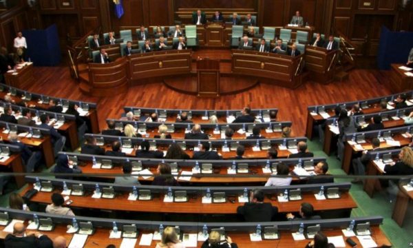 ANALIZA/ Kosova gjendet përballë udhëkryqeve të shumta: Si do lirohen institucionet