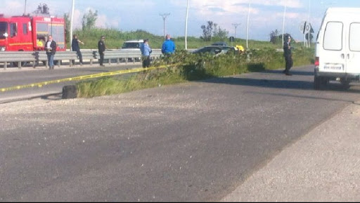 AKSIDENT NË AKSIN KAVAJË-RROGOZHINË/ Kamioni përplaset më automjetin, plagosen dy persona