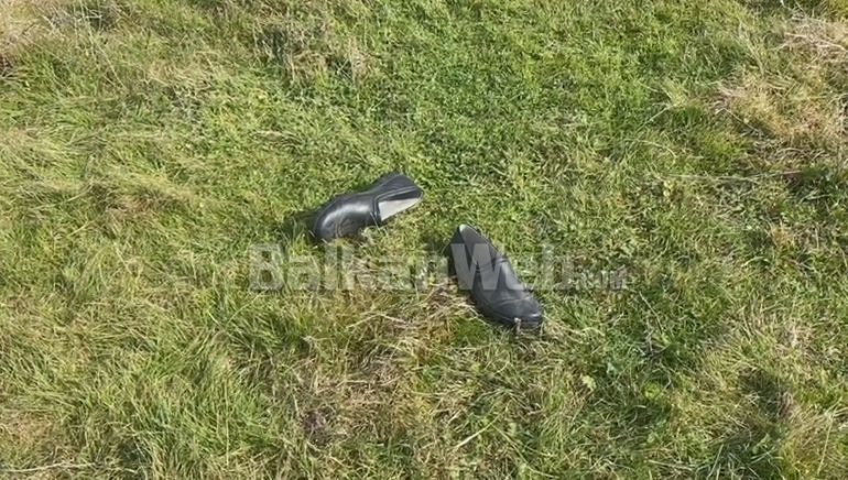 NGJARJA E RËNDË NË FIER/ Njolla gjaku, këpucët e viktimës ende tek skena e krimit, pamjet nga vendi ku djali vrau babain