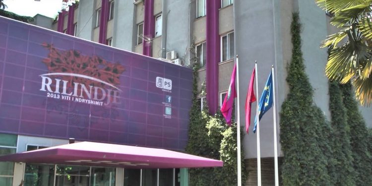 JAPIN DORËHEQJE NGA POSTI I KRYETARIT TË BASHKISË/ Dritan Leli dhe Dionis Ymeraj kandidatë për deputetë në listat e PS